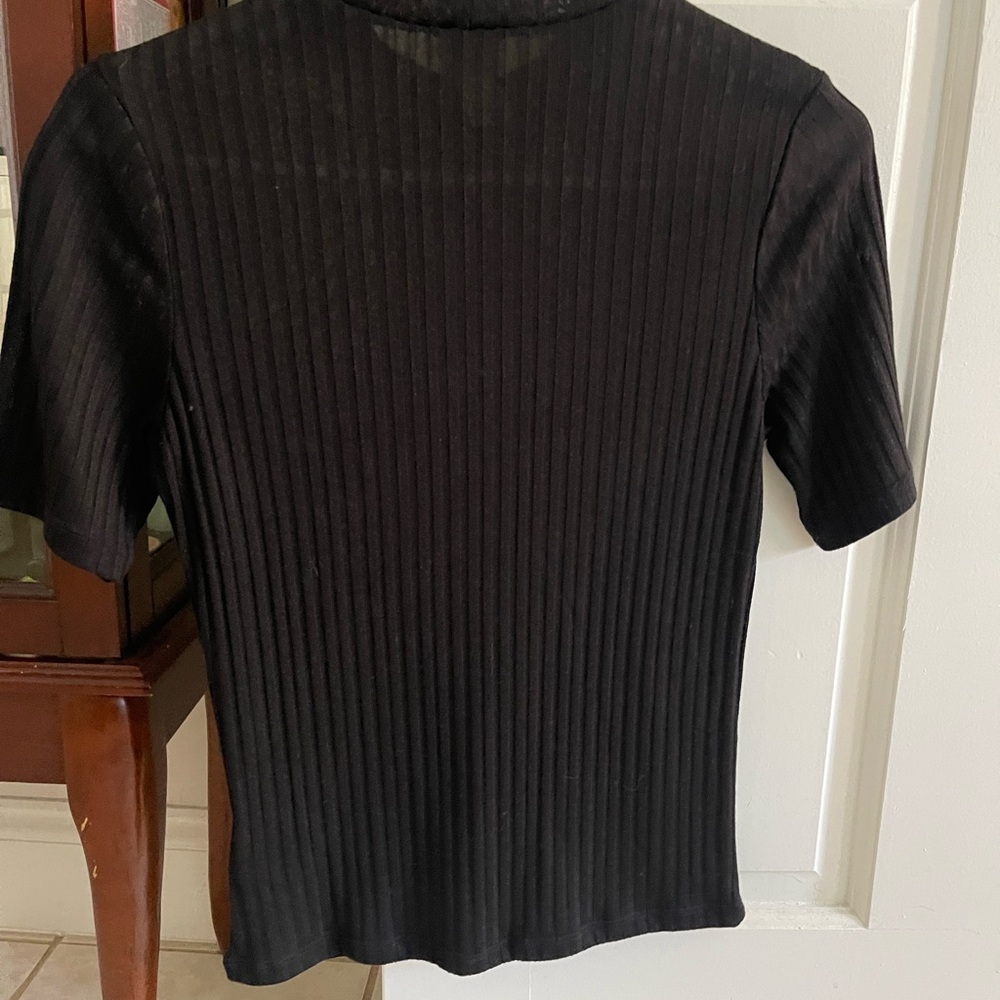 Classic Black Short Sleeve Tee with Soft Cotton Fabric
